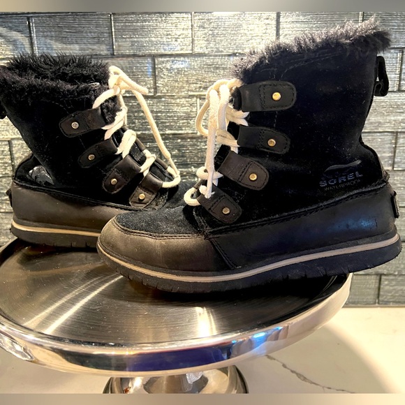SOREL Kids Black Boots - Picture 1 of 8